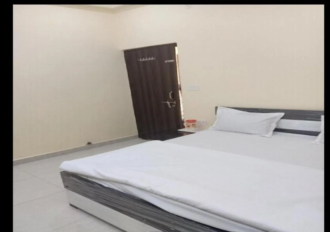 Shri Anand Niketan By Wb Inn Vrindavan 2*,  India